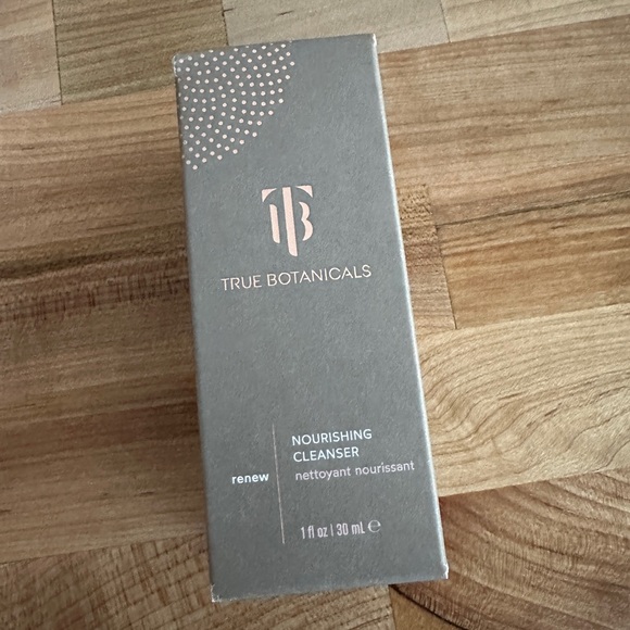 New in box, 1 oz cleanser. Renew blend by True Botanicals. gentle and natural - Picture 2 of 7